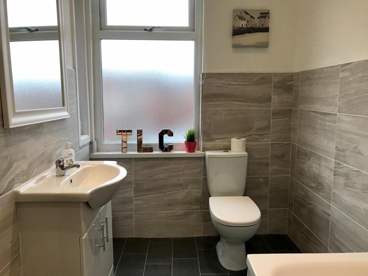 Stylish 3 Bedroom House Only 5 Mins From M6/M58 Wigan Eksteriør bilde