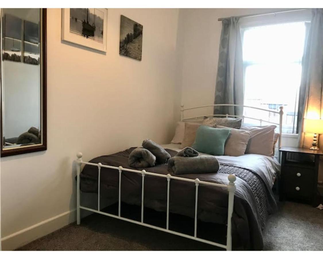 Stylish 3 Bedroom House Only 5 Mins From M6/M58 Wigan Eksteriør bilde