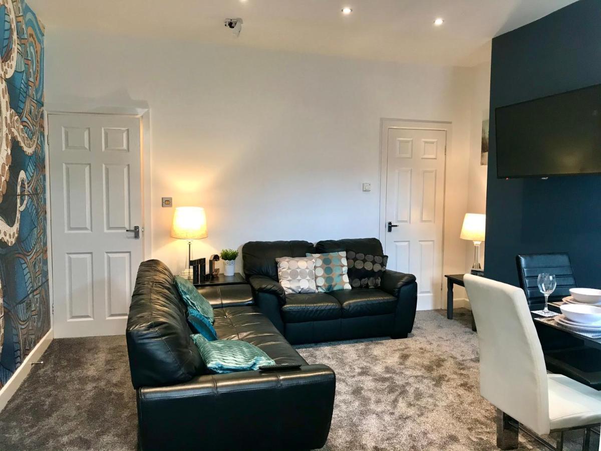 Stylish 3 Bedroom House Only 5 Mins From M6/M58 Wigan Eksteriør bilde