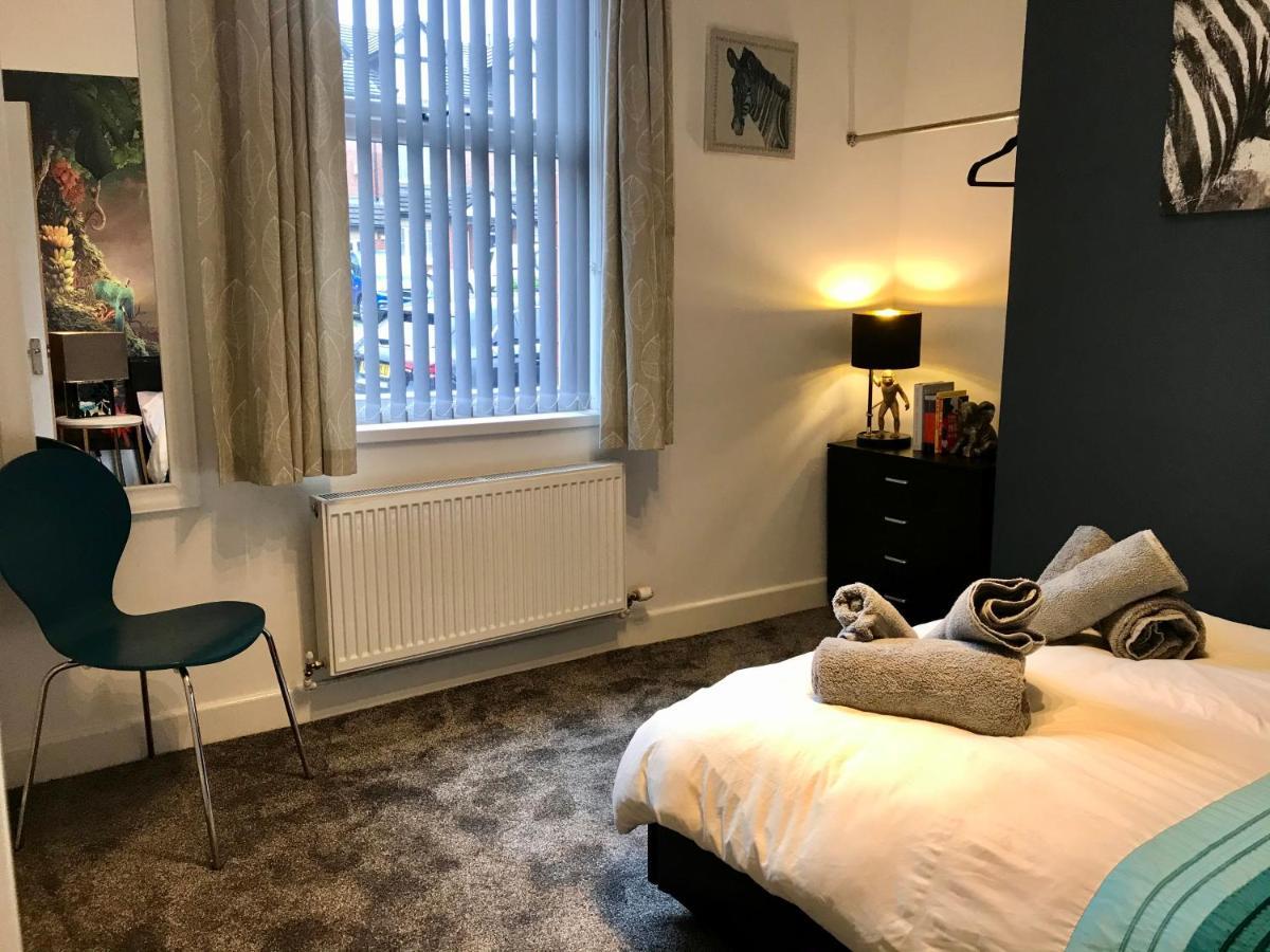 Stylish 3 Bedroom House Only 5 Mins From M6/M58 Wigan Eksteriør bilde
