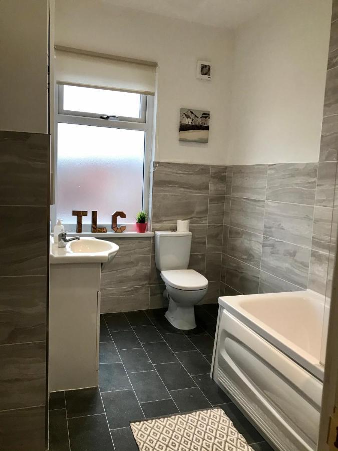 Stylish 3 Bedroom House Only 5 Mins From M6/M58 Wigan Eksteriør bilde