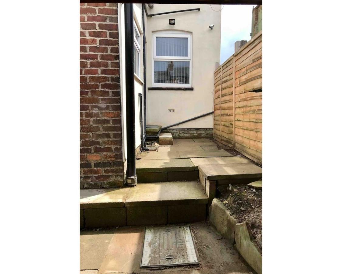Stylish 3 Bedroom House Only 5 Mins From M6/M58 Wigan Eksteriør bilde